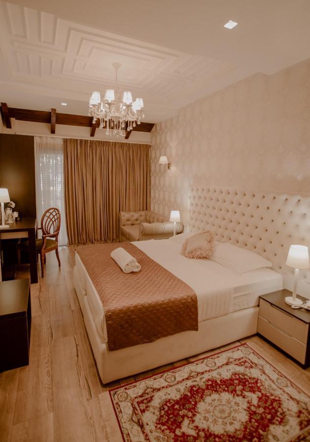 Green House Hotel & Restaurant Tirana Kültér fotó